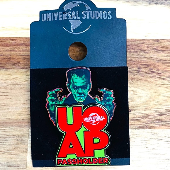 Halloween Horror Nights 2021 UOAP Passholder Pin - Picture 1 of 1